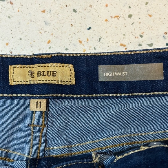 STS Blue Highwaist Size 11 Dark Denim‎ Jean Shorts - Picture 3 of 7